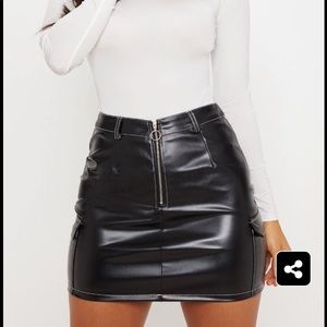 Black contrast mini skirt